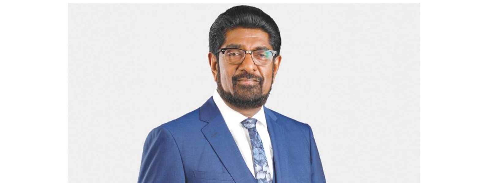 கெஹெலிய, அவரது மனைவி, மகள் ஆகியோர் கைது